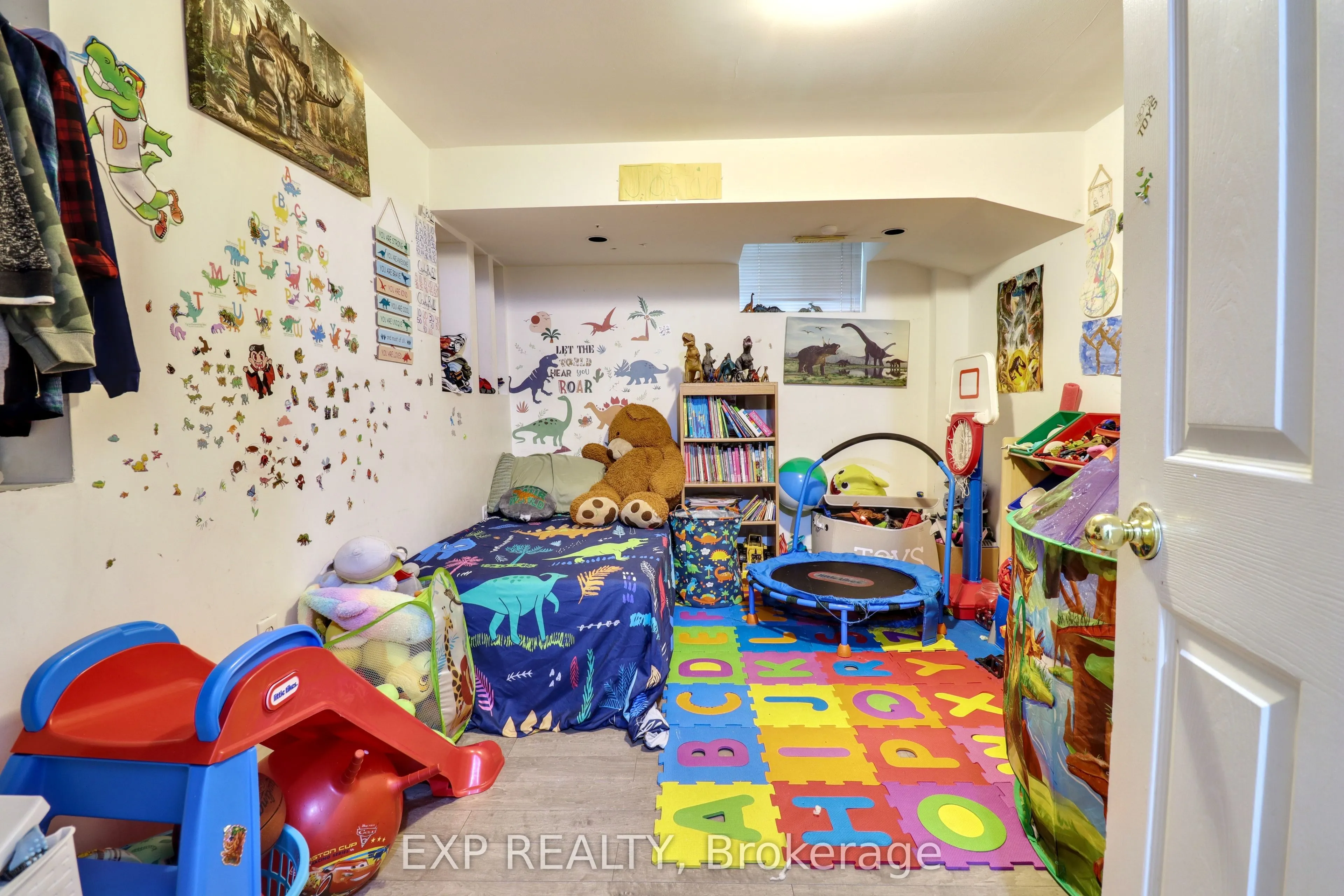 28 Poinsettia Place