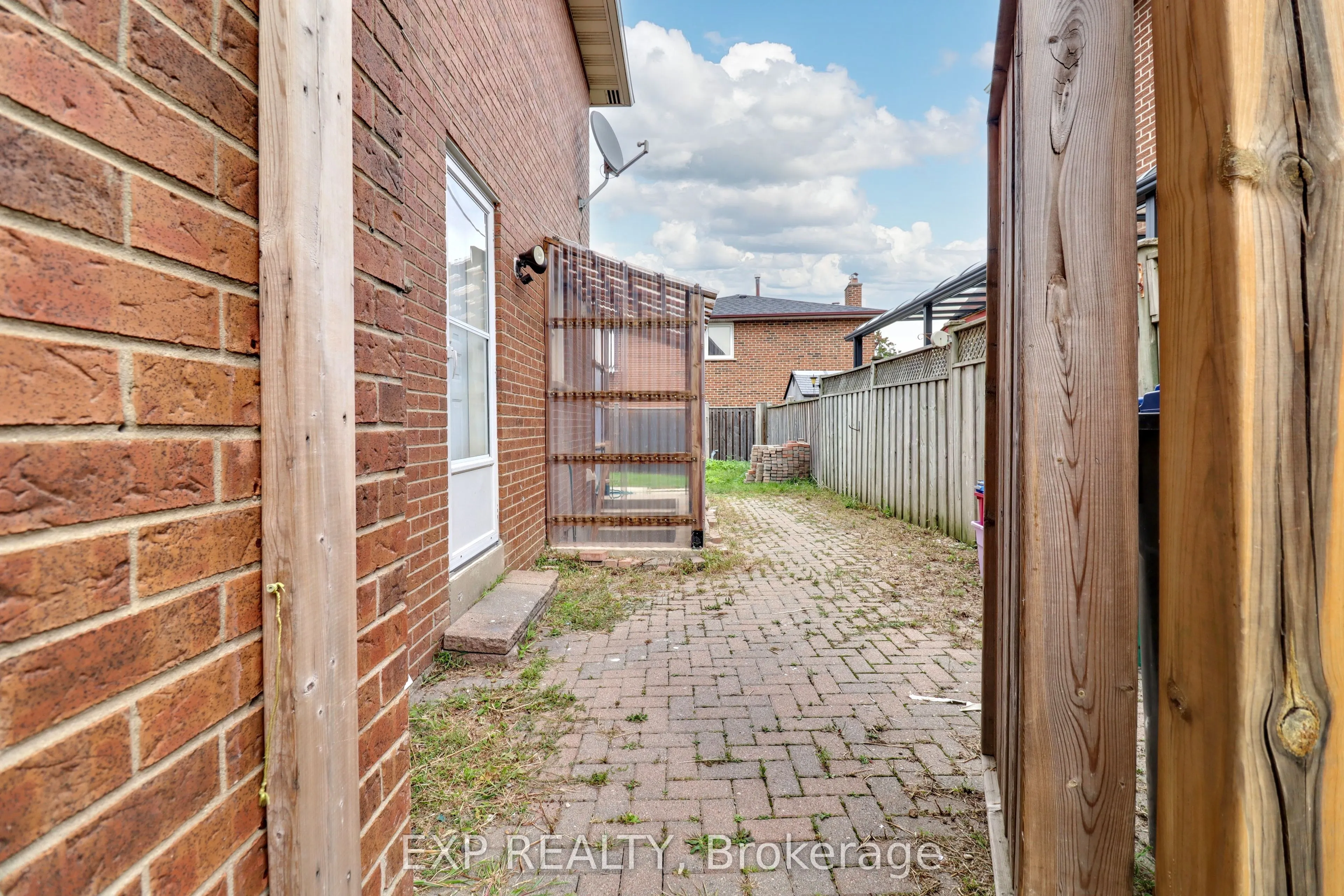 28 Poinsettia Place