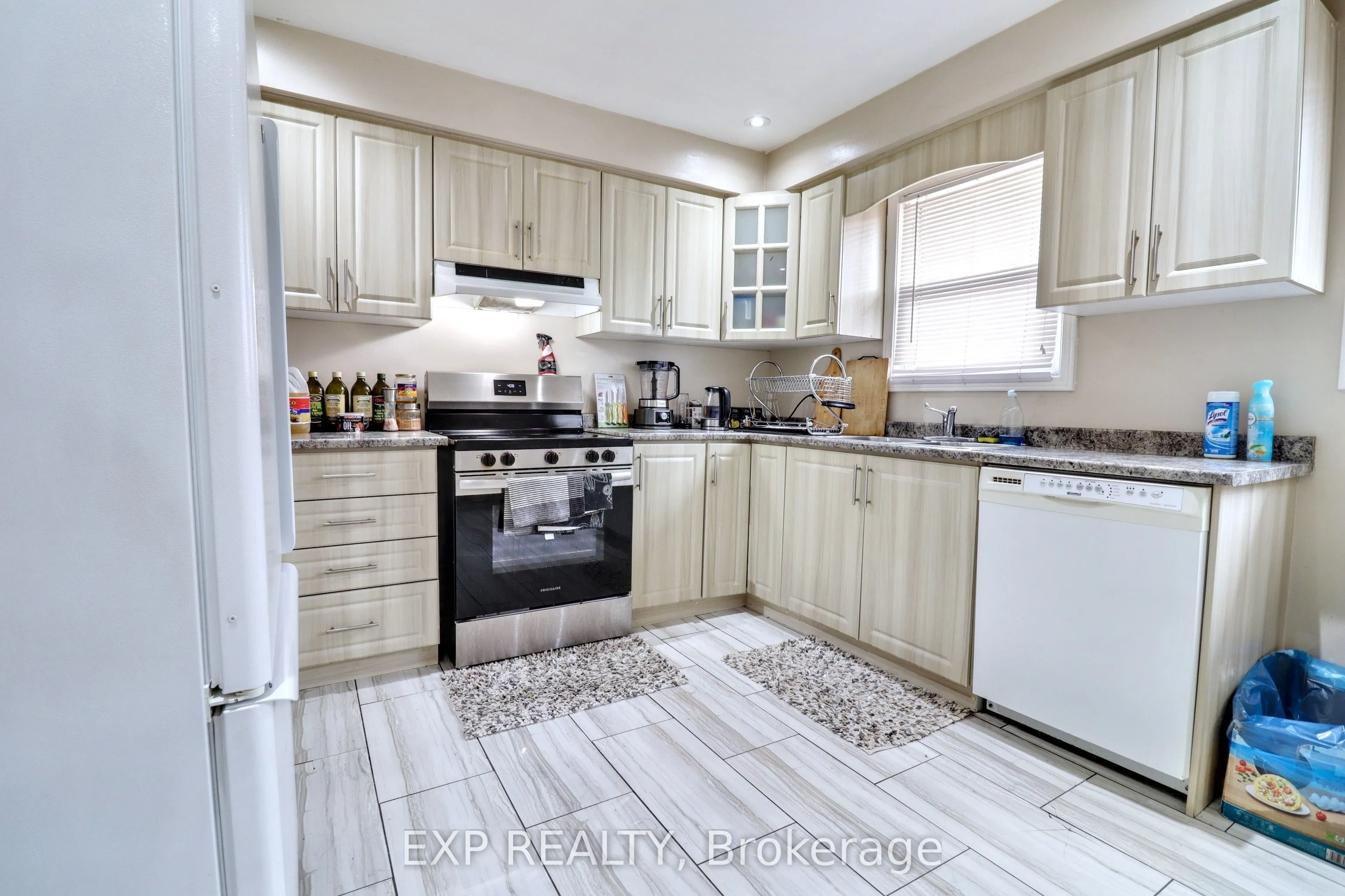 28 Poinsettia Place