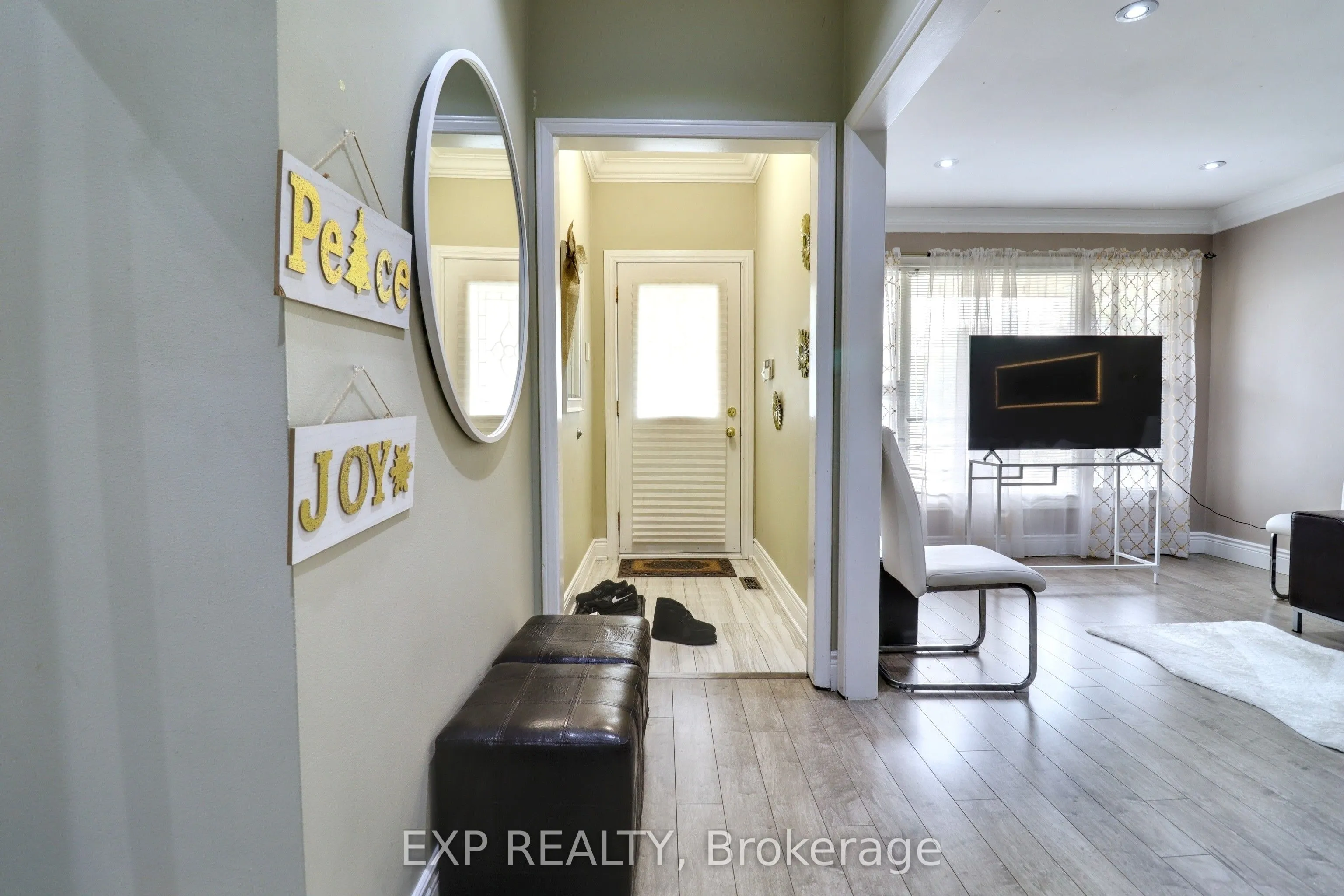 28 Poinsettia Place