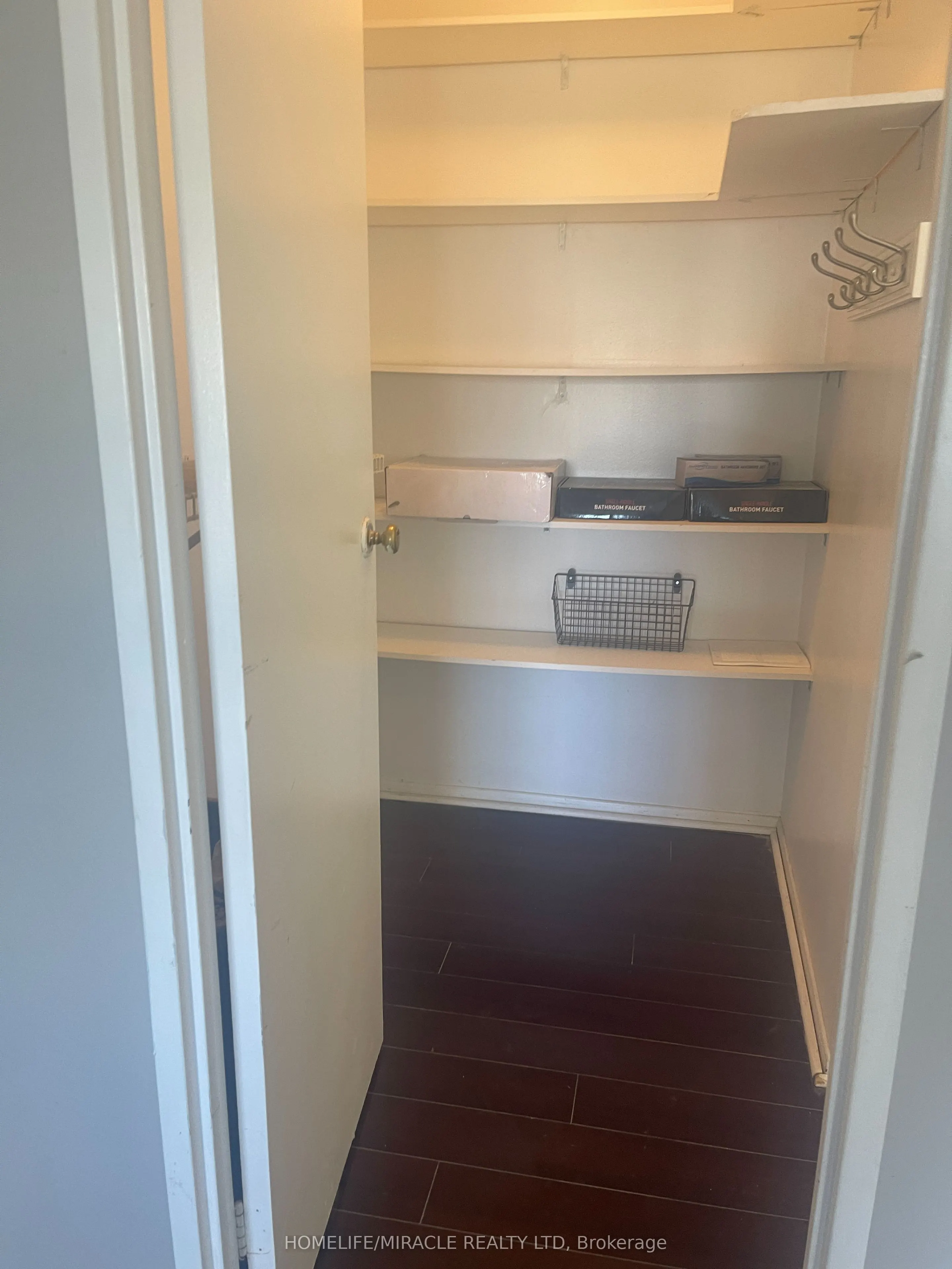 3650 Kaneff Crescent, #1708