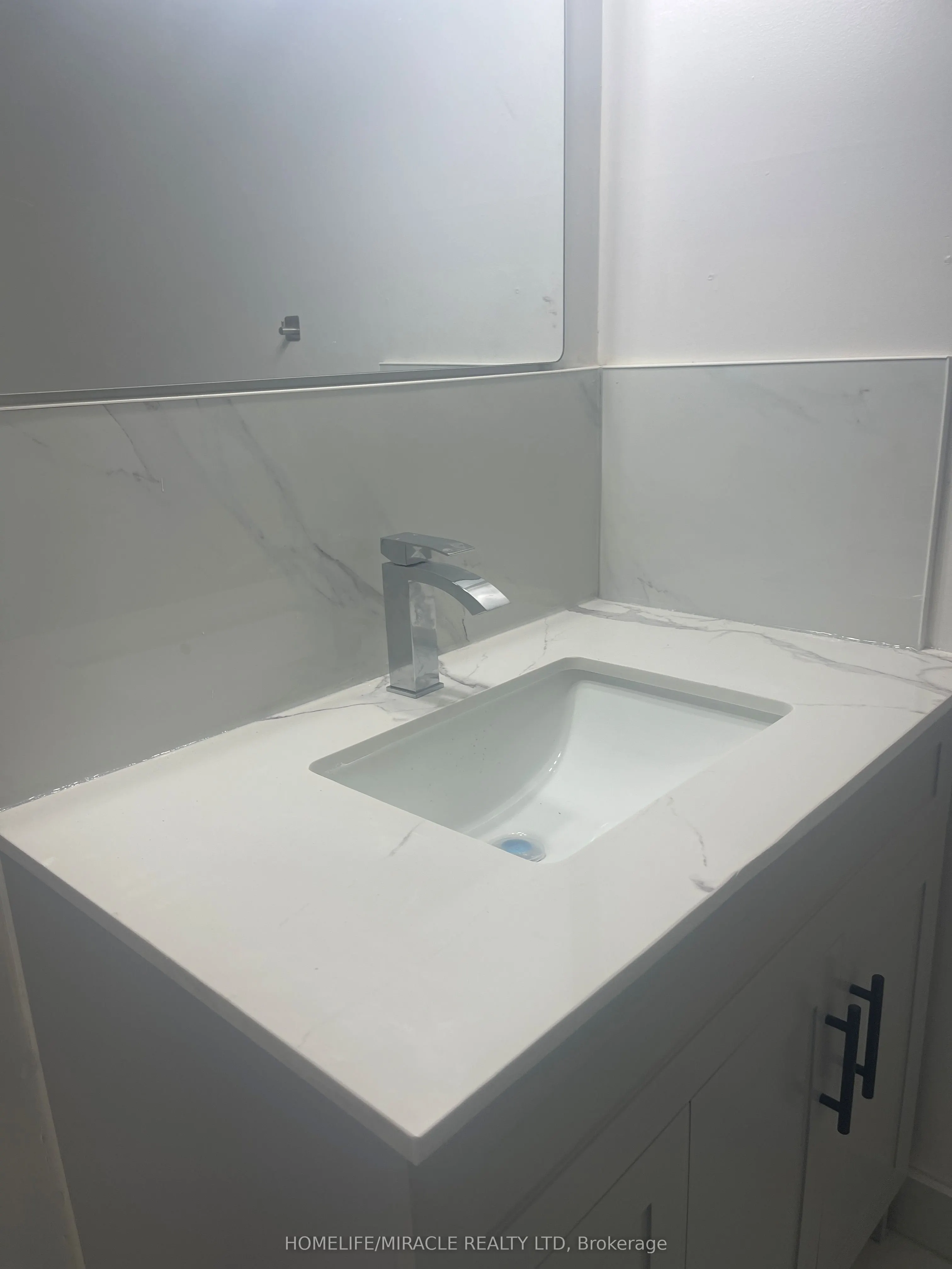 3650 Kaneff Crescent, #1708