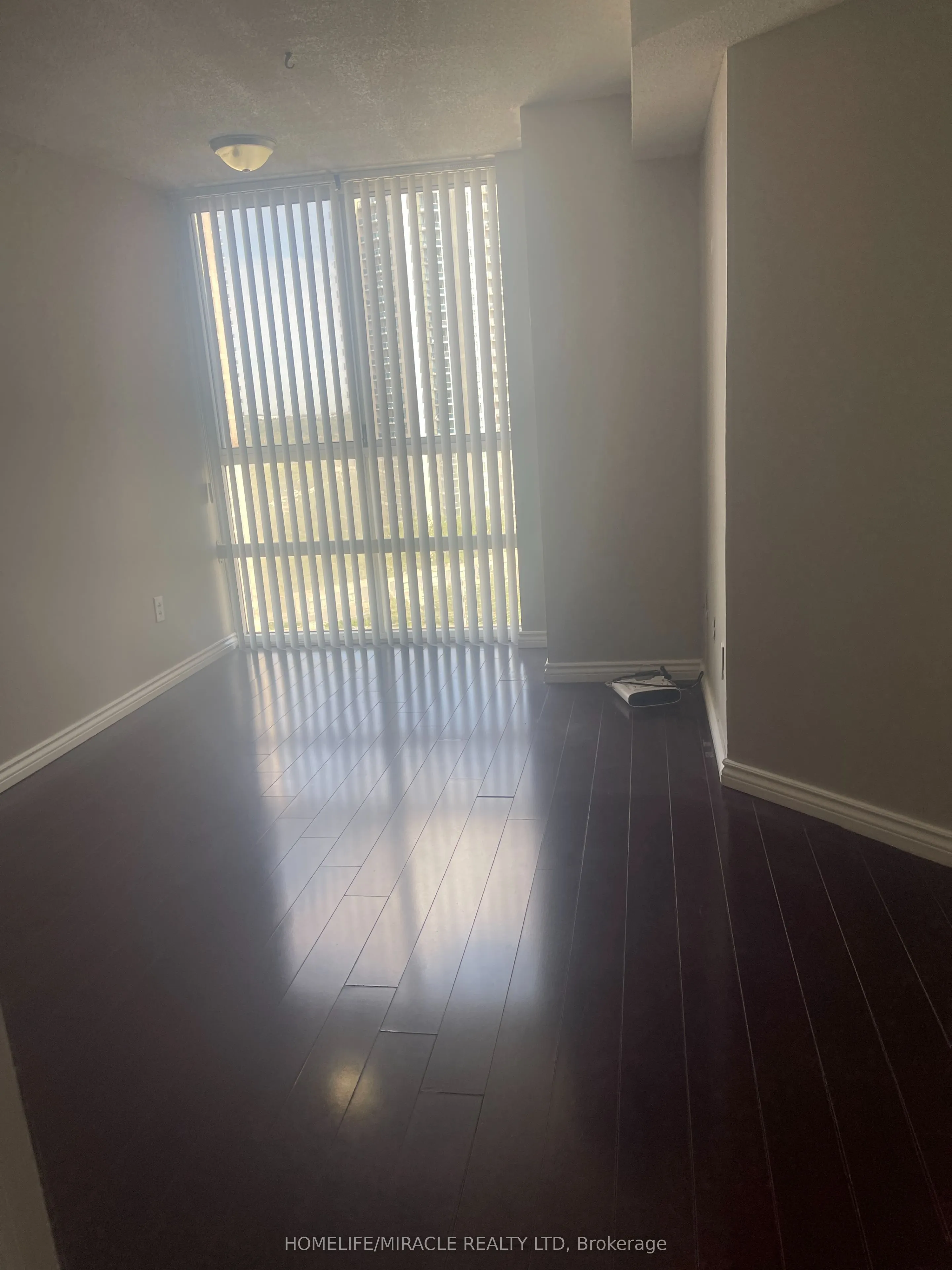 3650 Kaneff Crescent, #1708