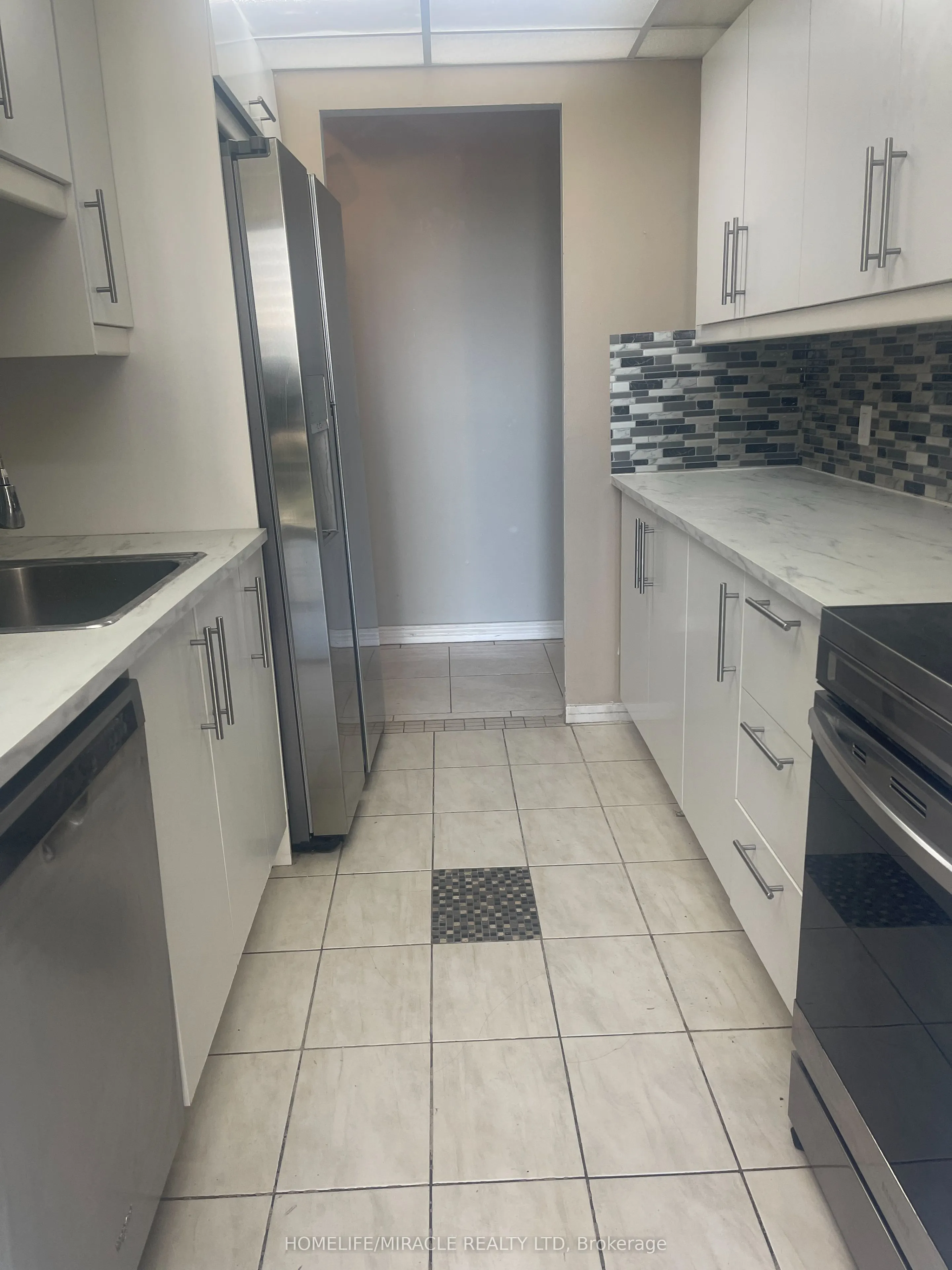 3650 Kaneff Crescent, #1708