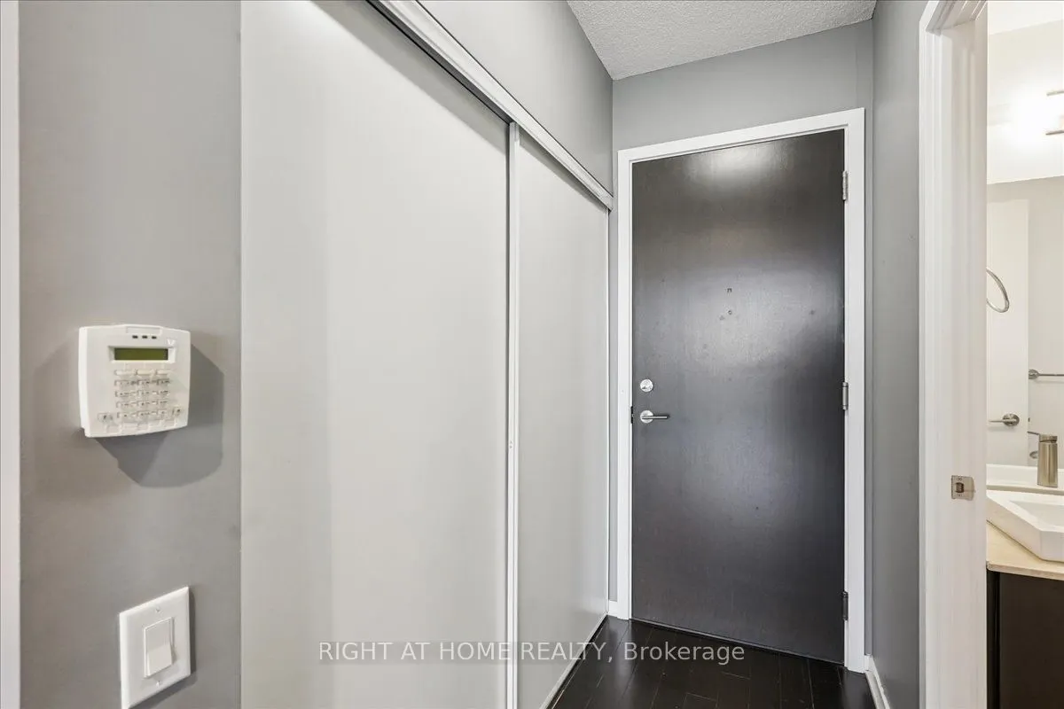 105 The Queensway, #1607