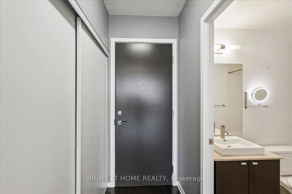 105 The Queensway, #1607