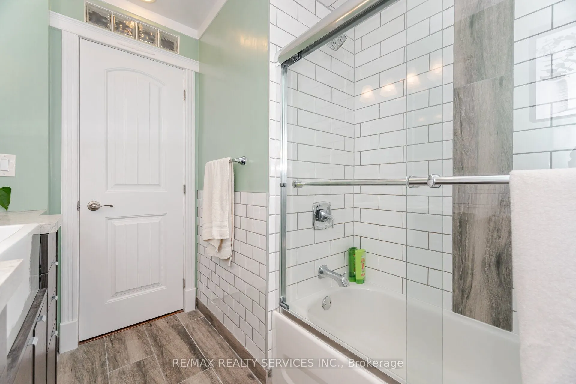 234 Elizabeth Street S