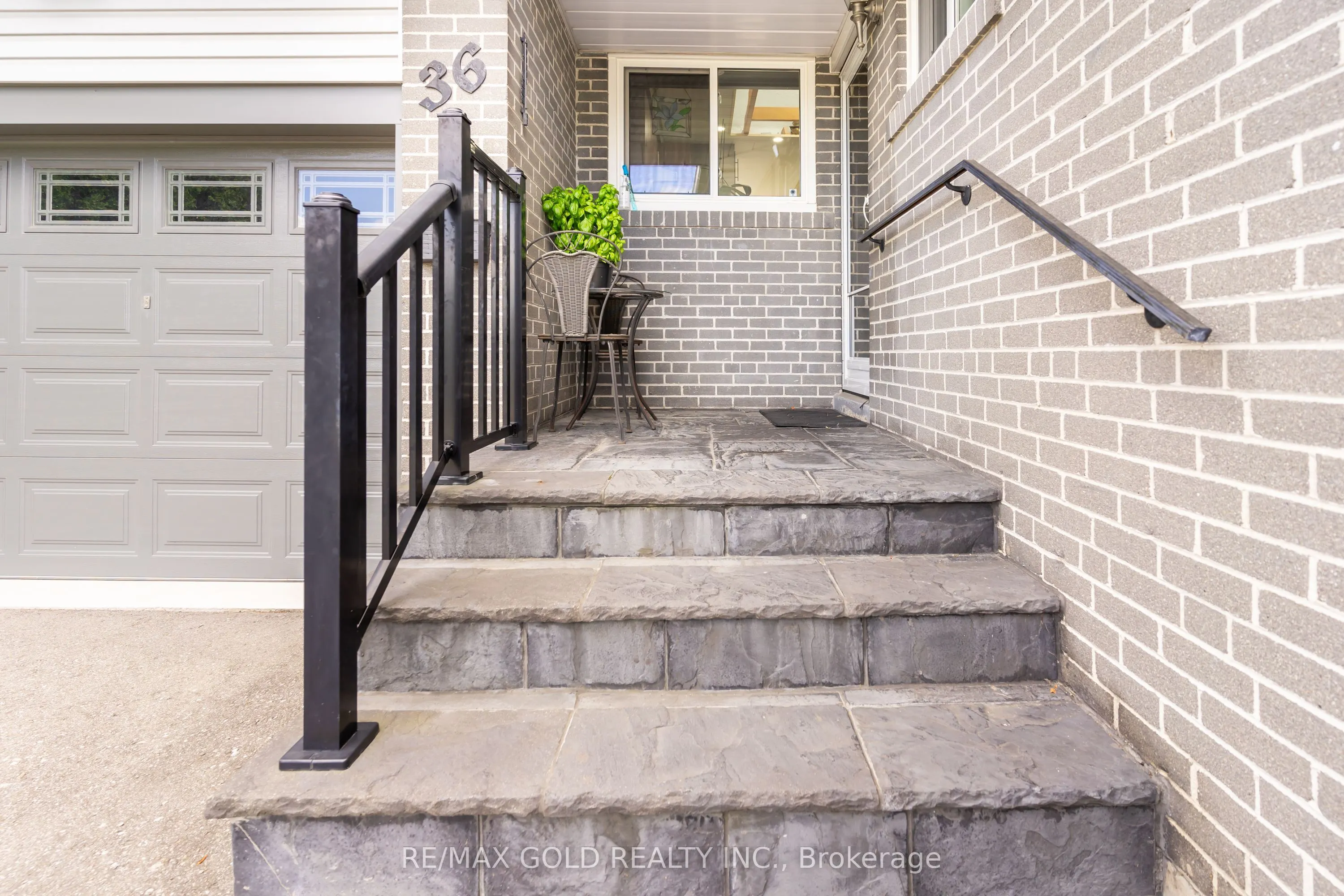 36 Alderbury Crescent
