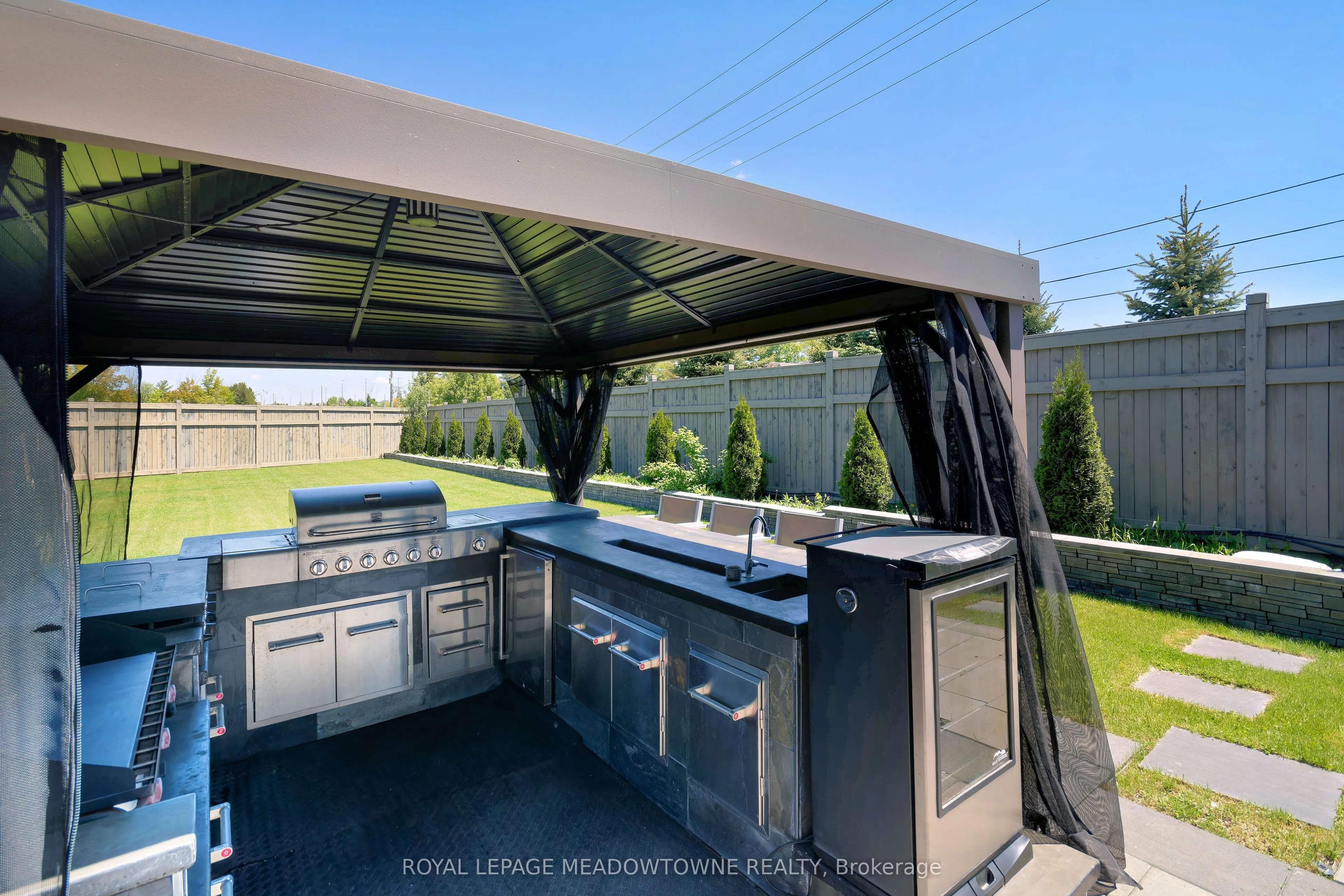 1 Royal West Drive