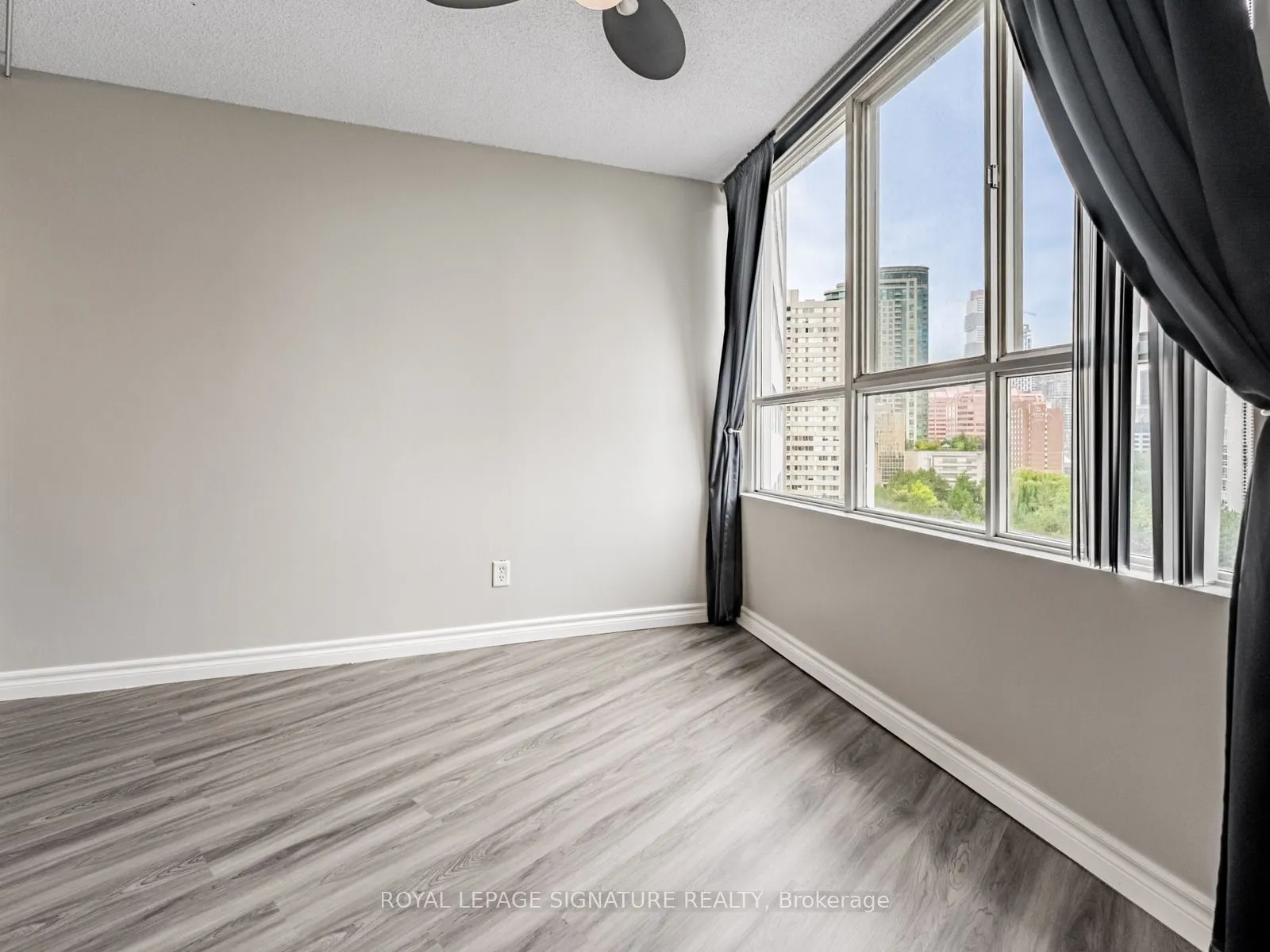 3695 Kaneff Crescent, #1009