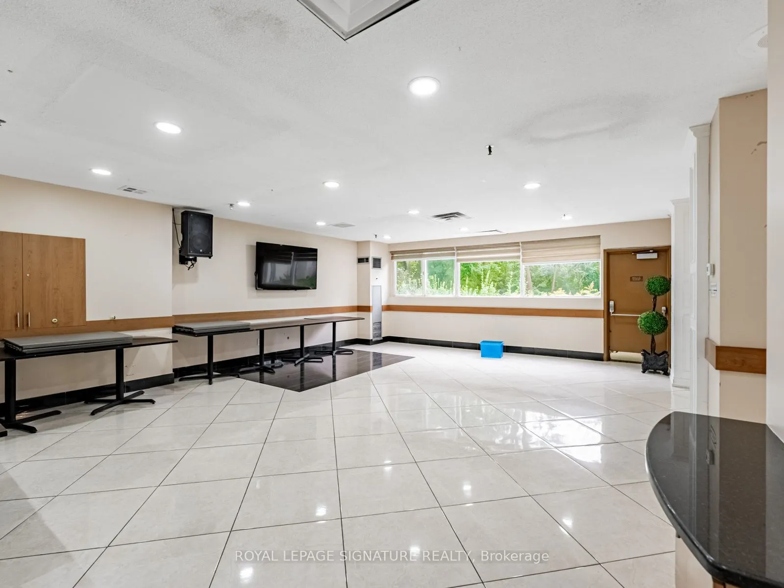 3695 Kaneff Crescent, #1009
