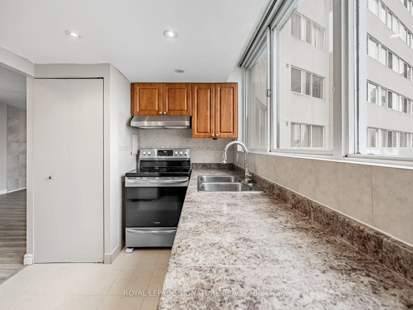 3695 Kaneff Crescent, #1009