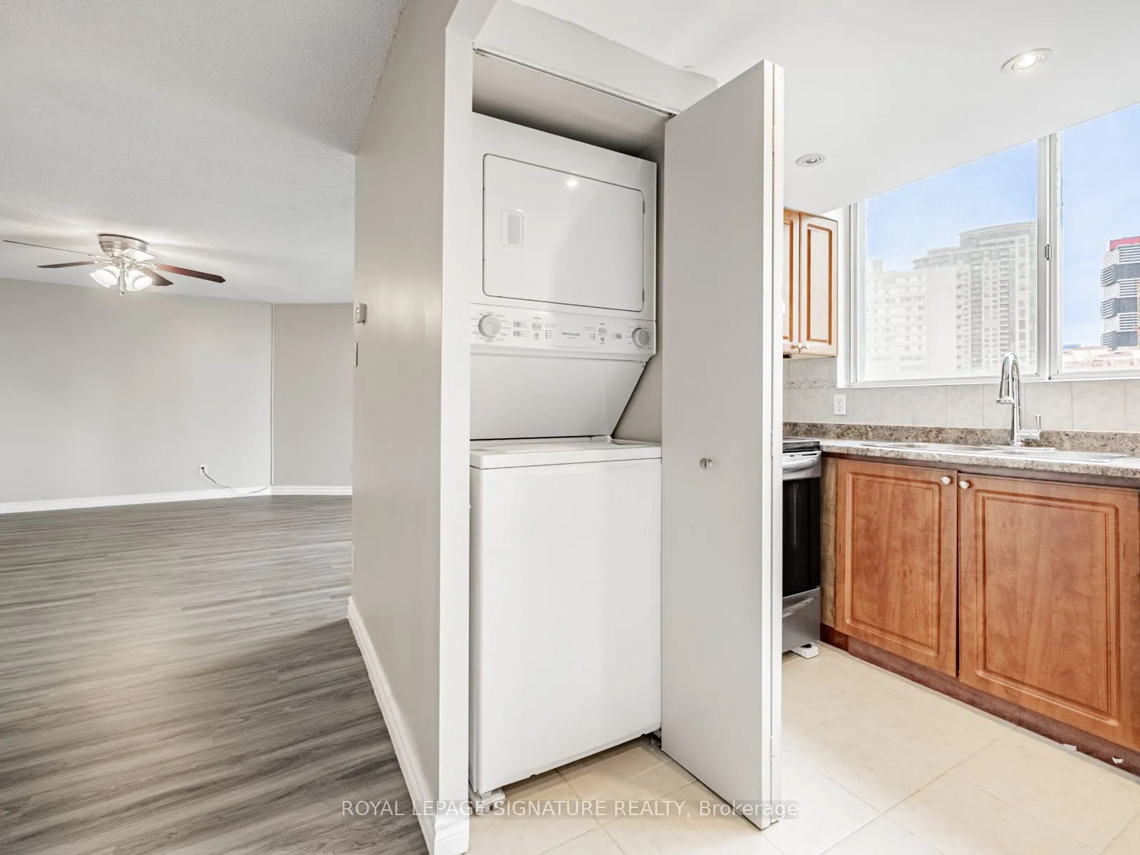 3695 Kaneff Crescent, #1009