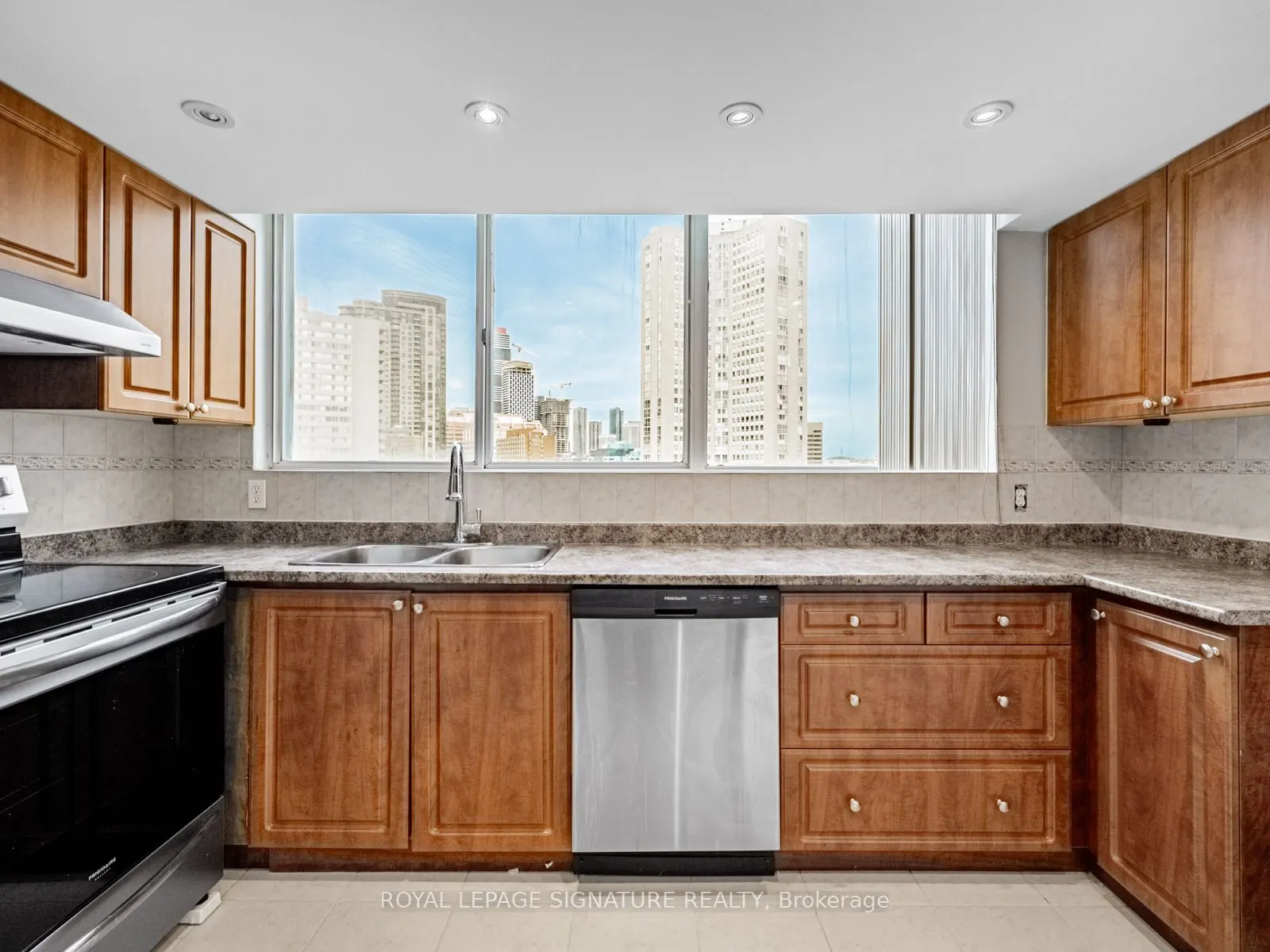 3695 Kaneff Crescent, #1009