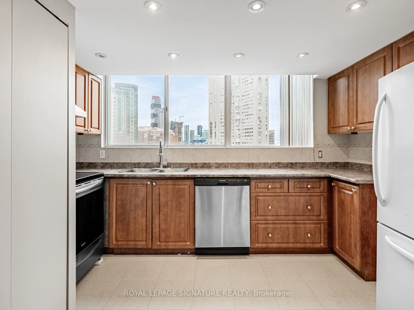 3695 Kaneff Crescent, #1009