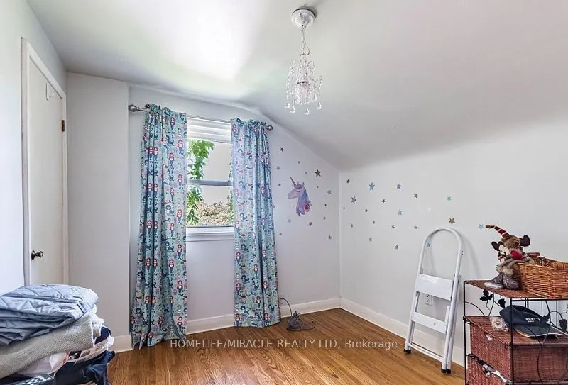 9 Crestview Avenue