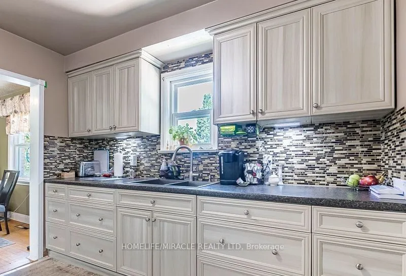 9 Crestview Avenue