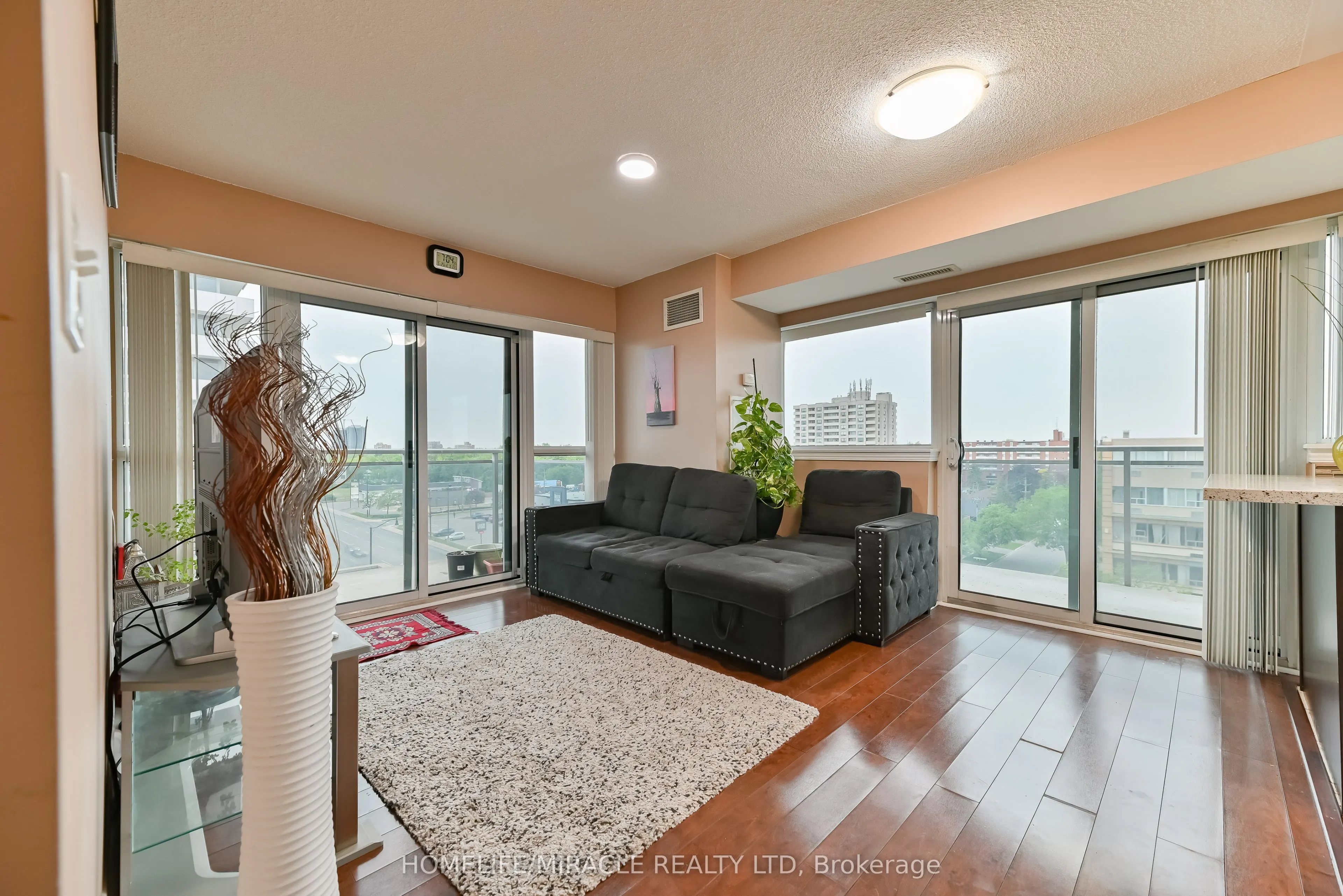 215 Queen Street E, #709
