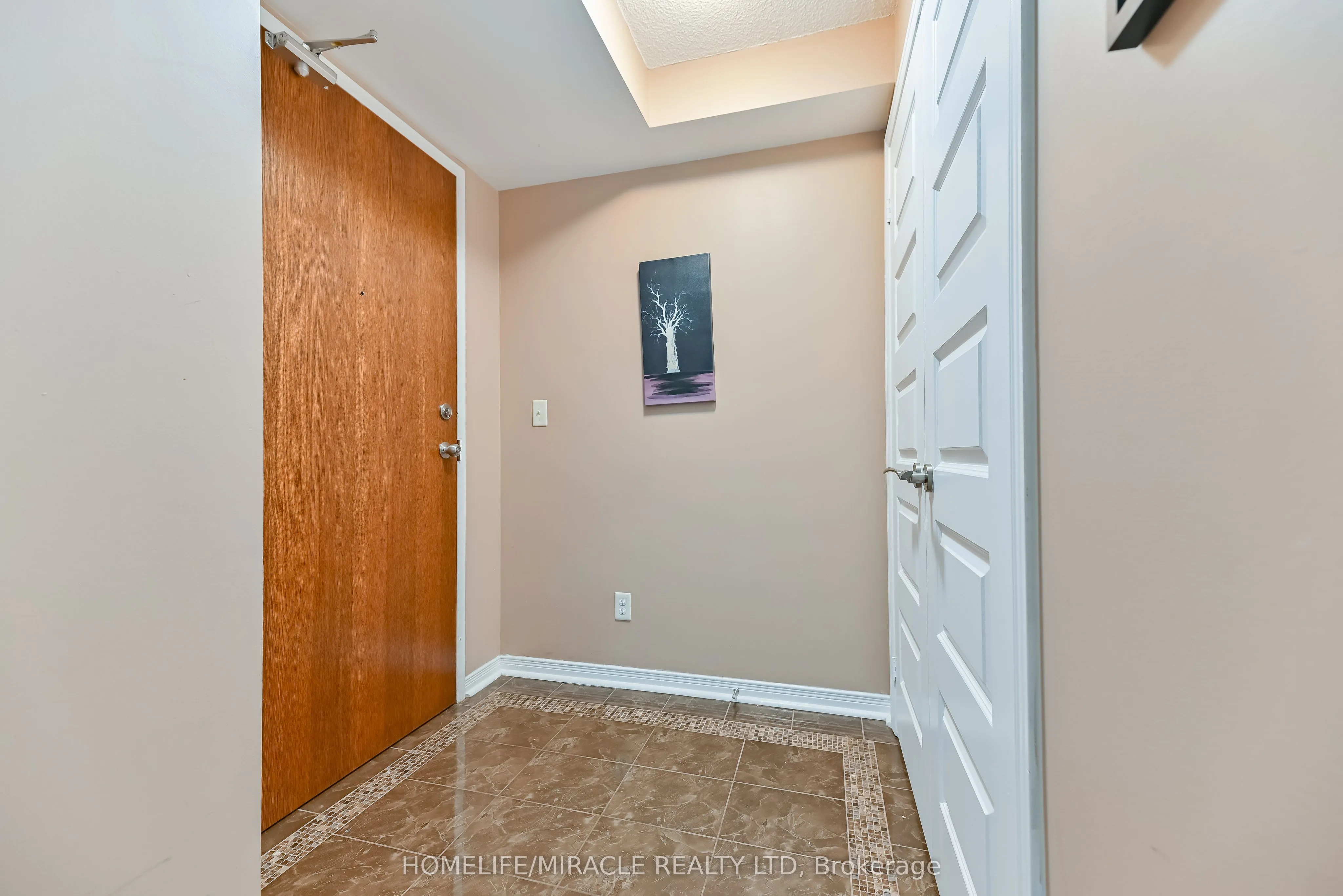 215 Queen Street E, #709
