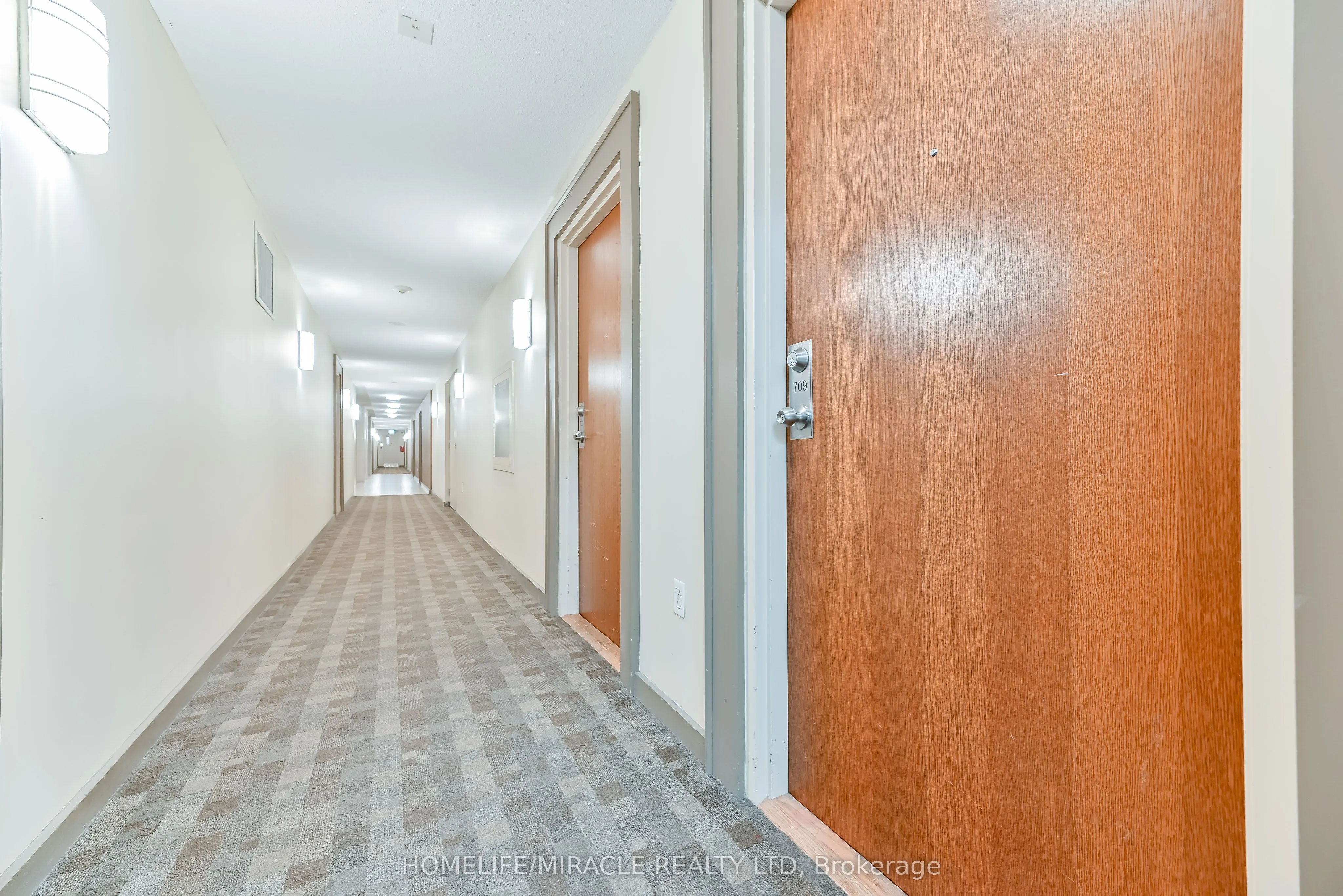 215 Queen Street E, #709
