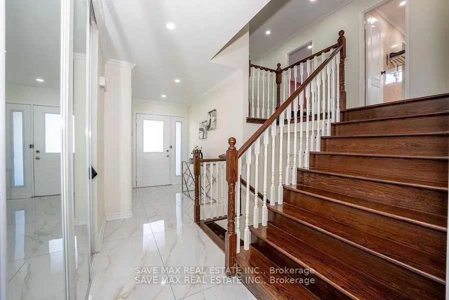 229 Rutherford Road N
