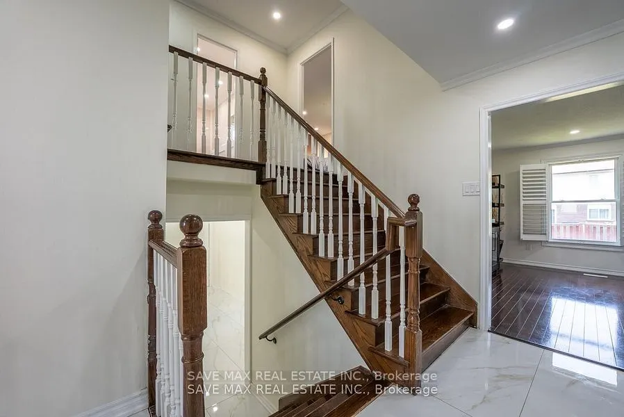 229 Rutherford Road N