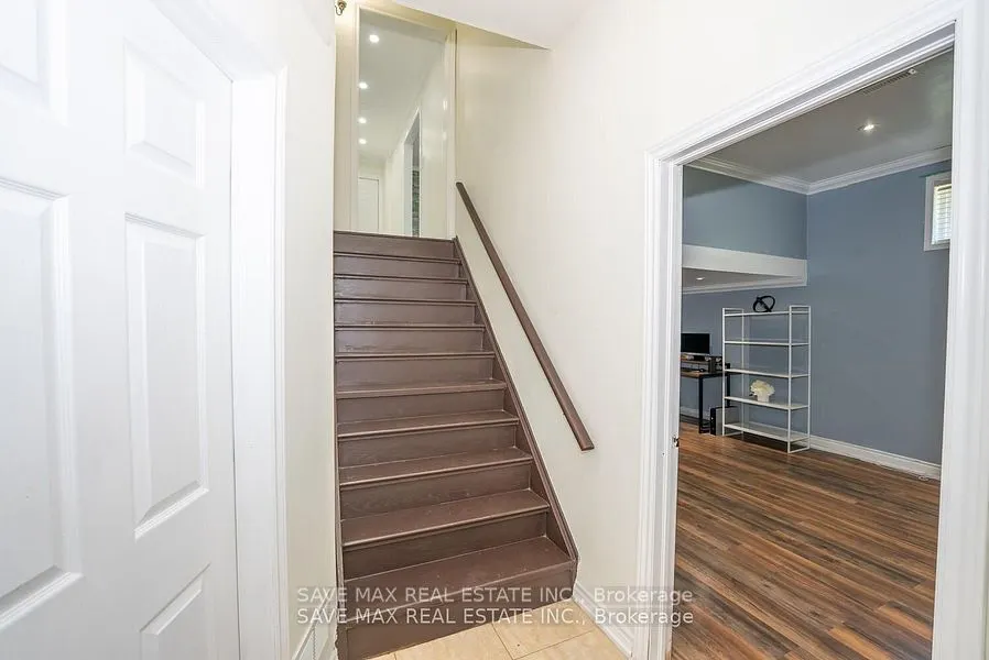 229 Rutherford Road N