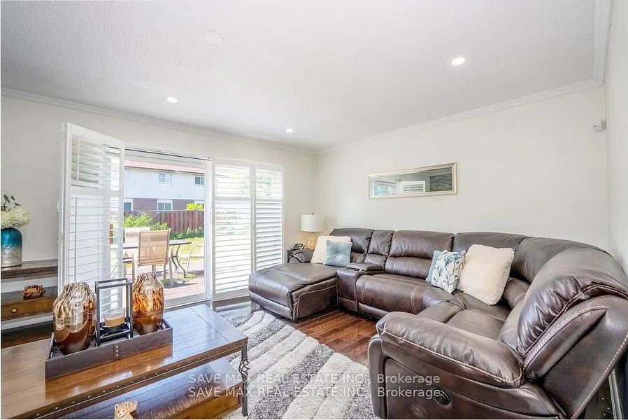 229 Rutherford Road N