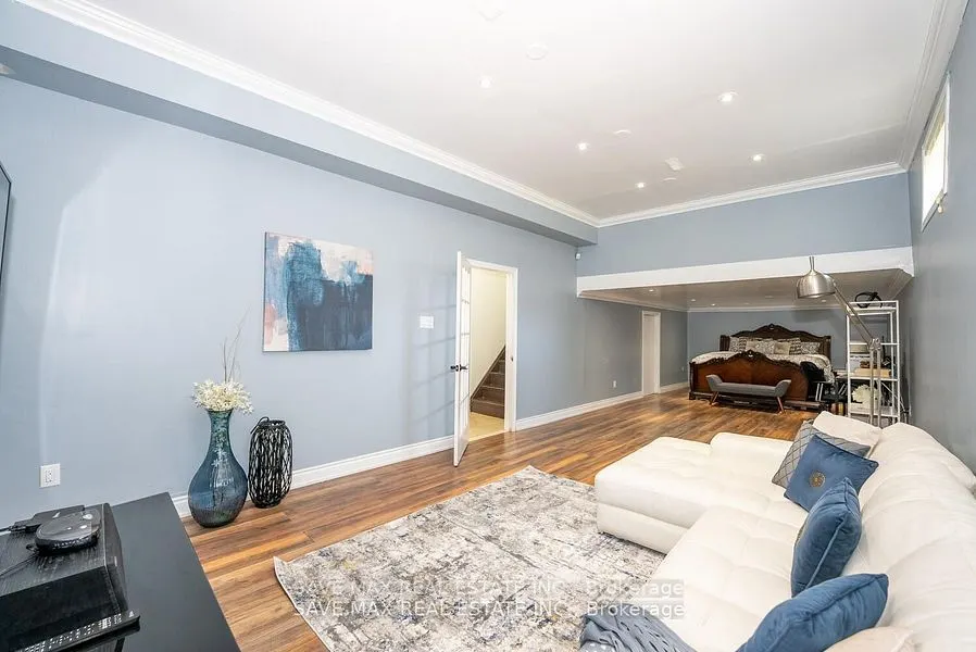 229 Rutherford Road N