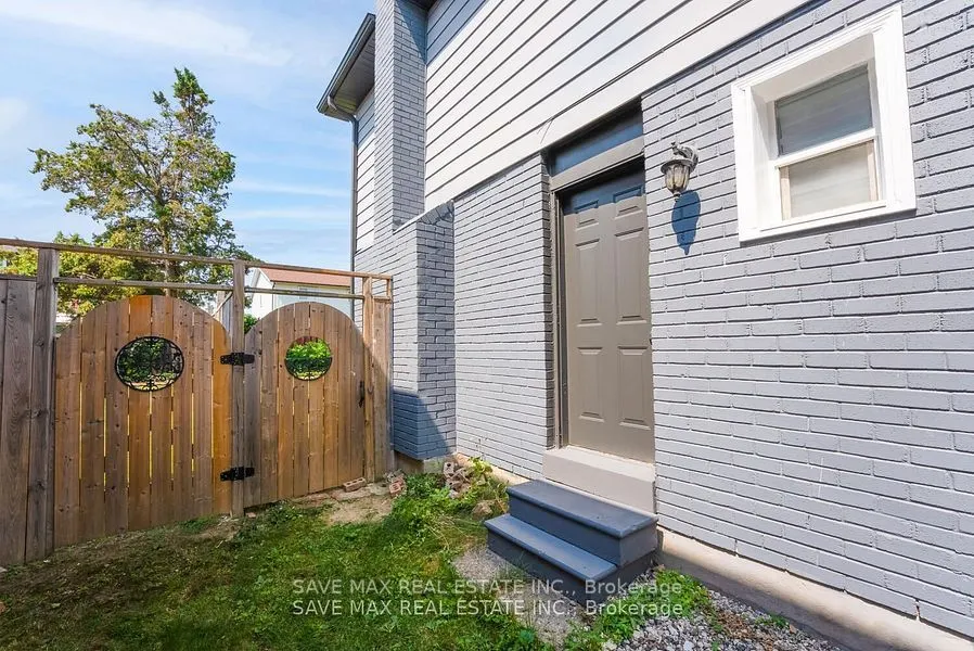 229 Rutherford Road N
