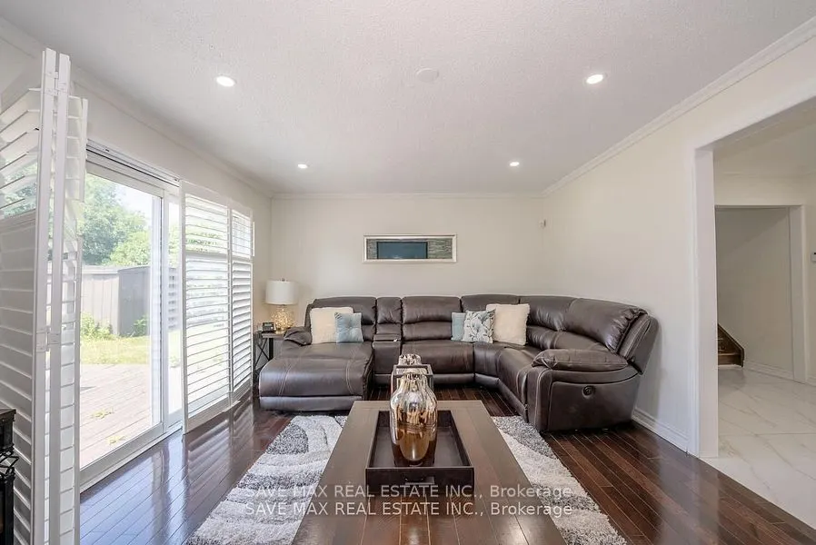 229 Rutherford Road N