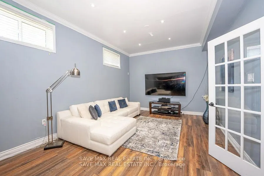 229 Rutherford Road N