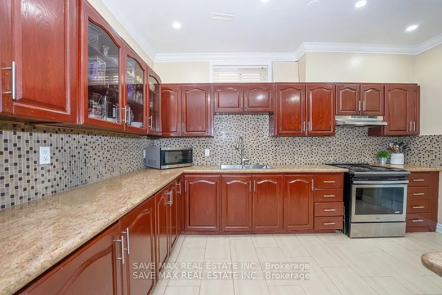 229 Rutherford Road N