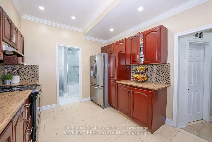 229 Rutherford Road N