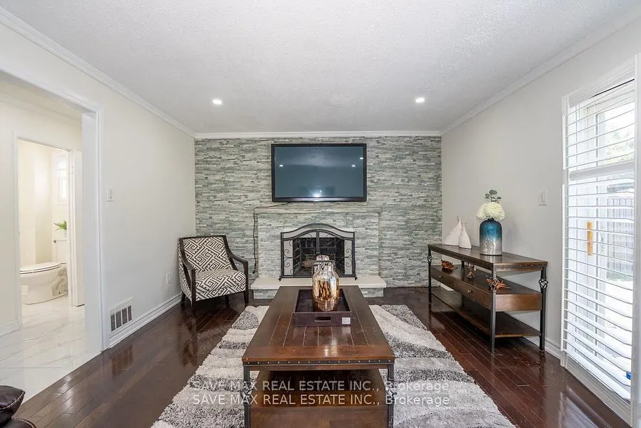 229 Rutherford Road N