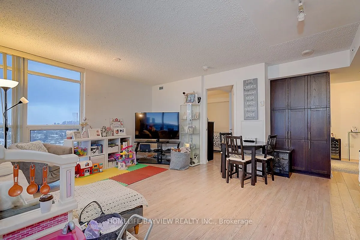 800 Lawrence Avenue W, #1723