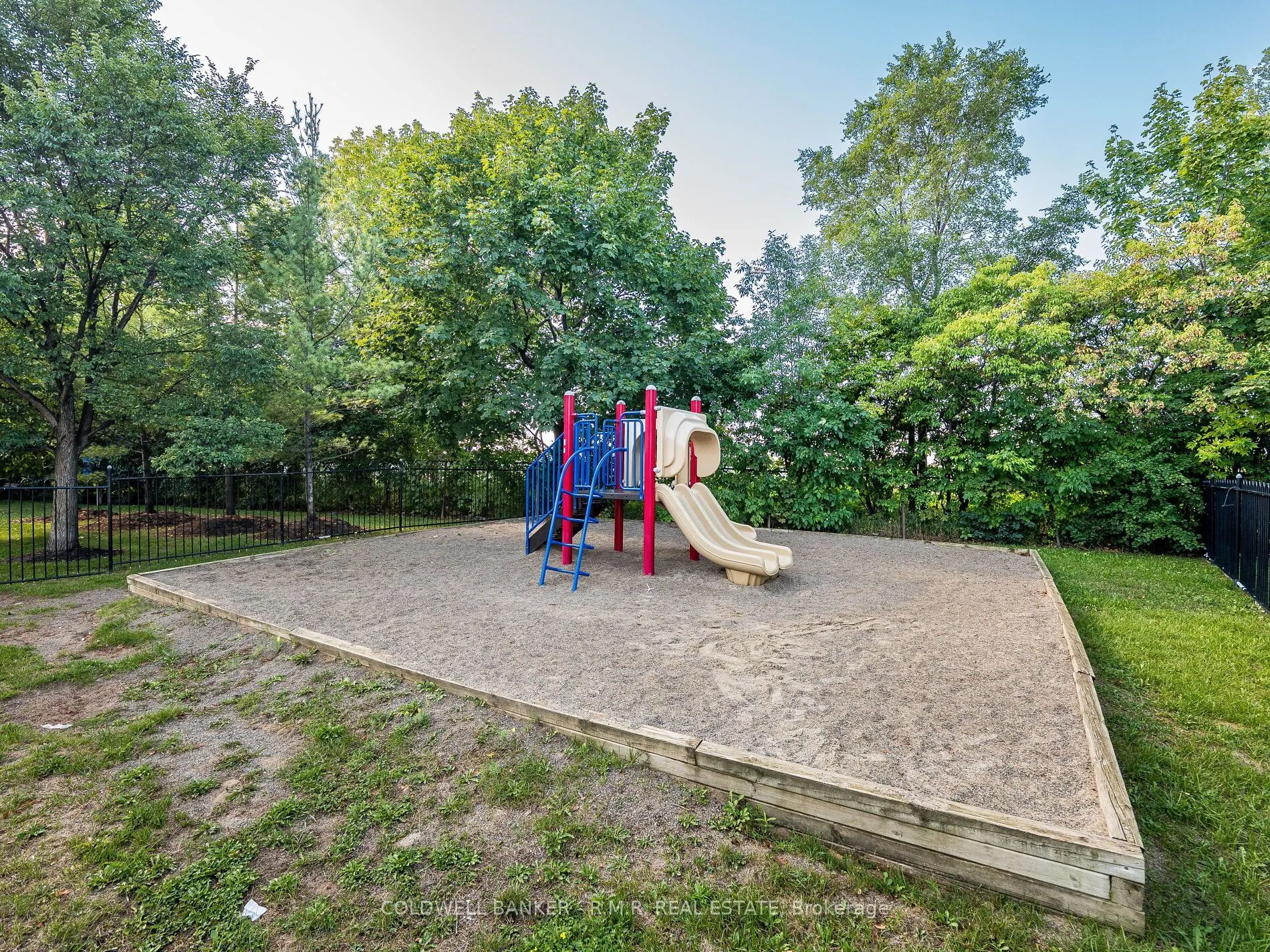 125 George Appleton Way, #2020