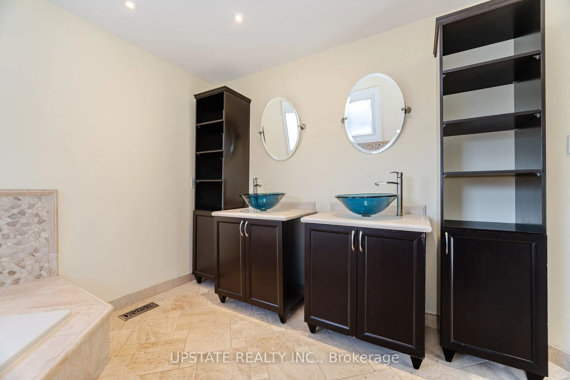 99 Kenpark Avenue