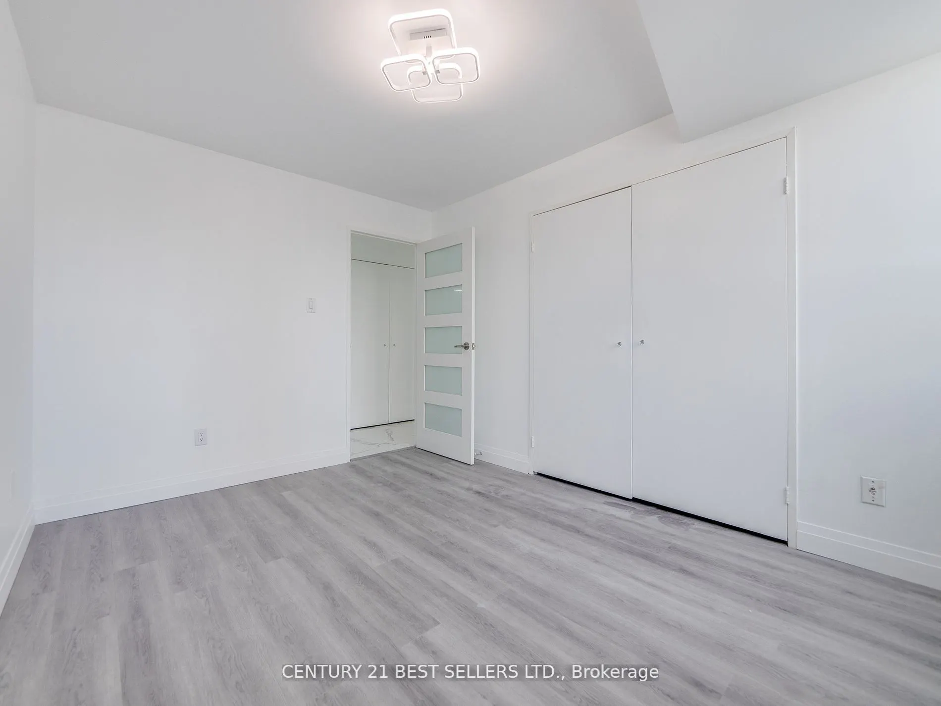 3650 Kaneff Crescent, #601