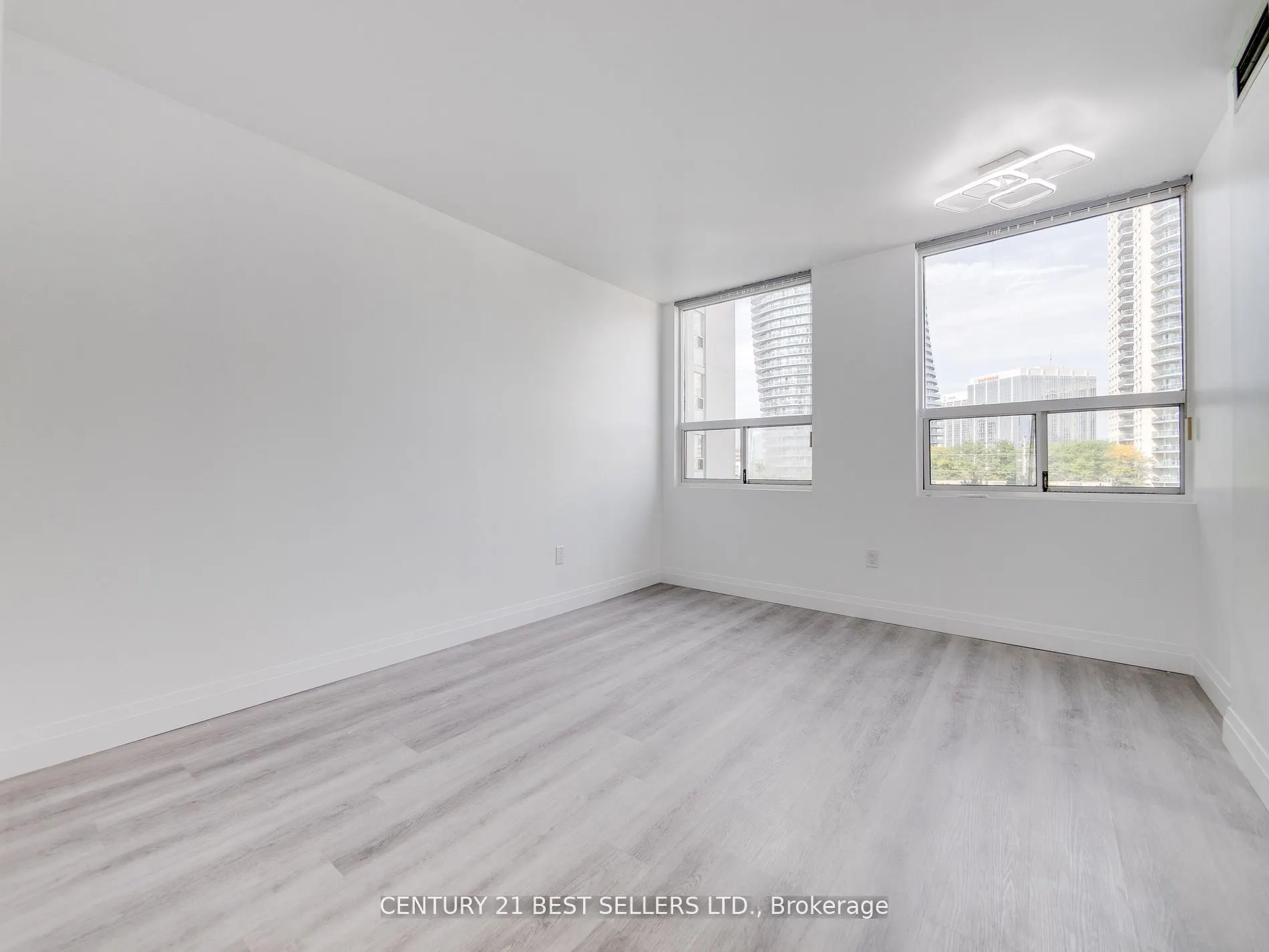 3650 Kaneff Crescent, #601