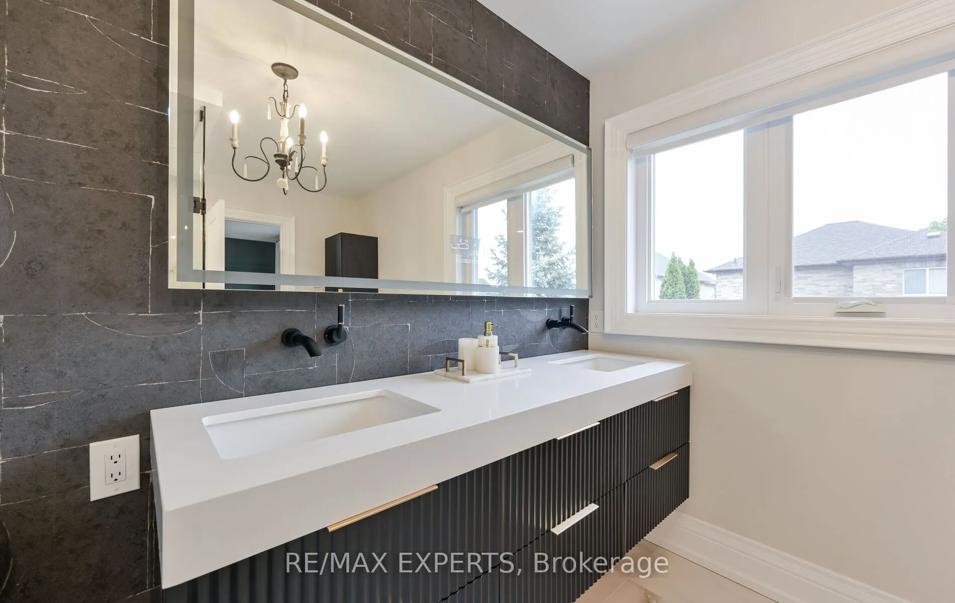33 Emily Carr Crescent, #Main