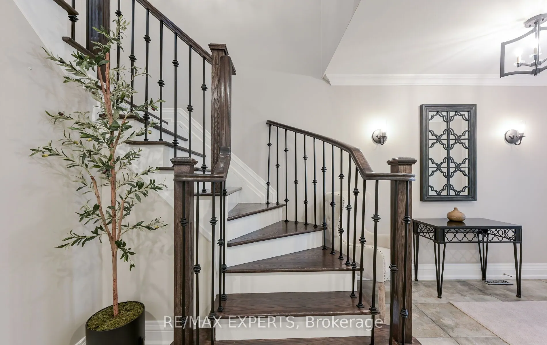 33 Emily Carr Crescent, #Main