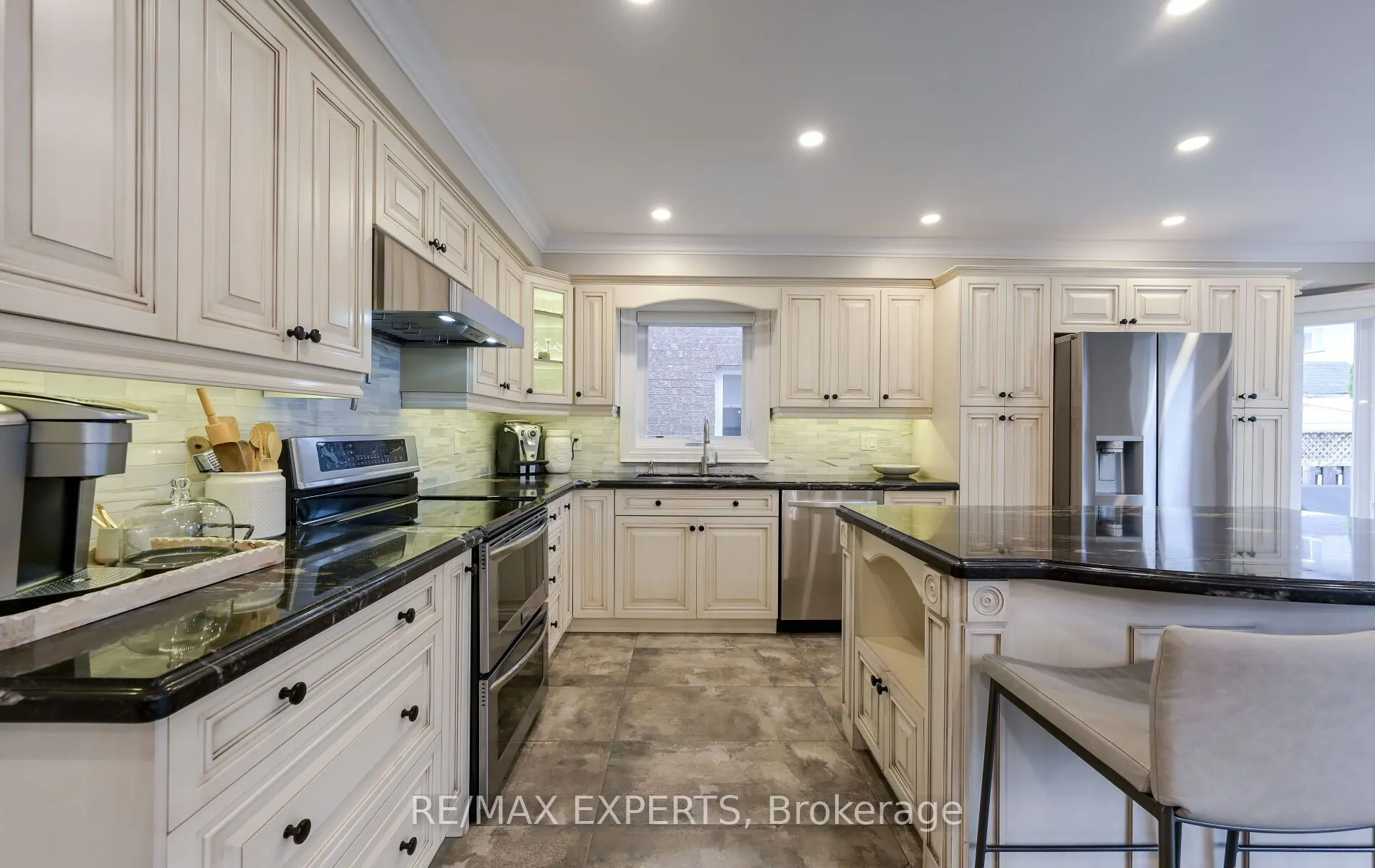 33 Emily Carr Crescent, #Main
