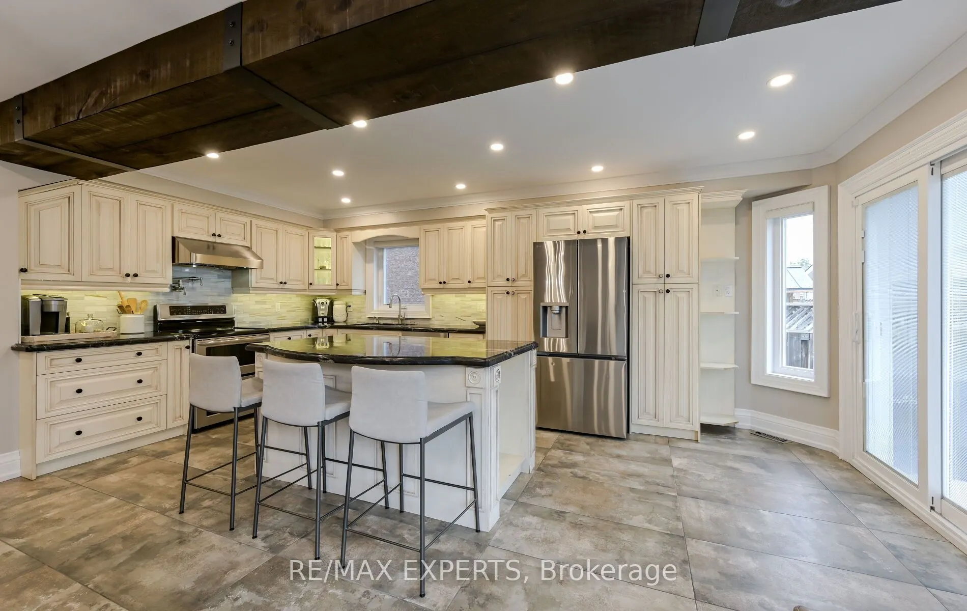 33 Emily Carr Crescent, #Main