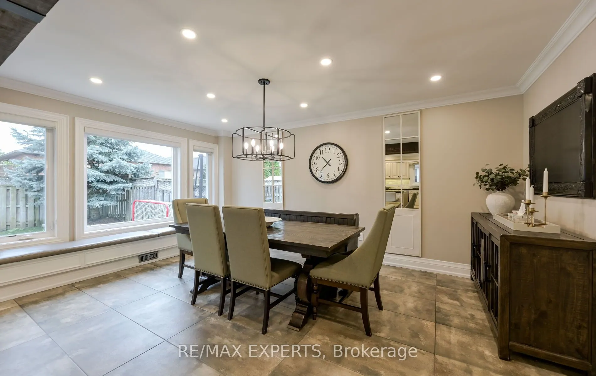 33 Emily Carr Crescent, #Main