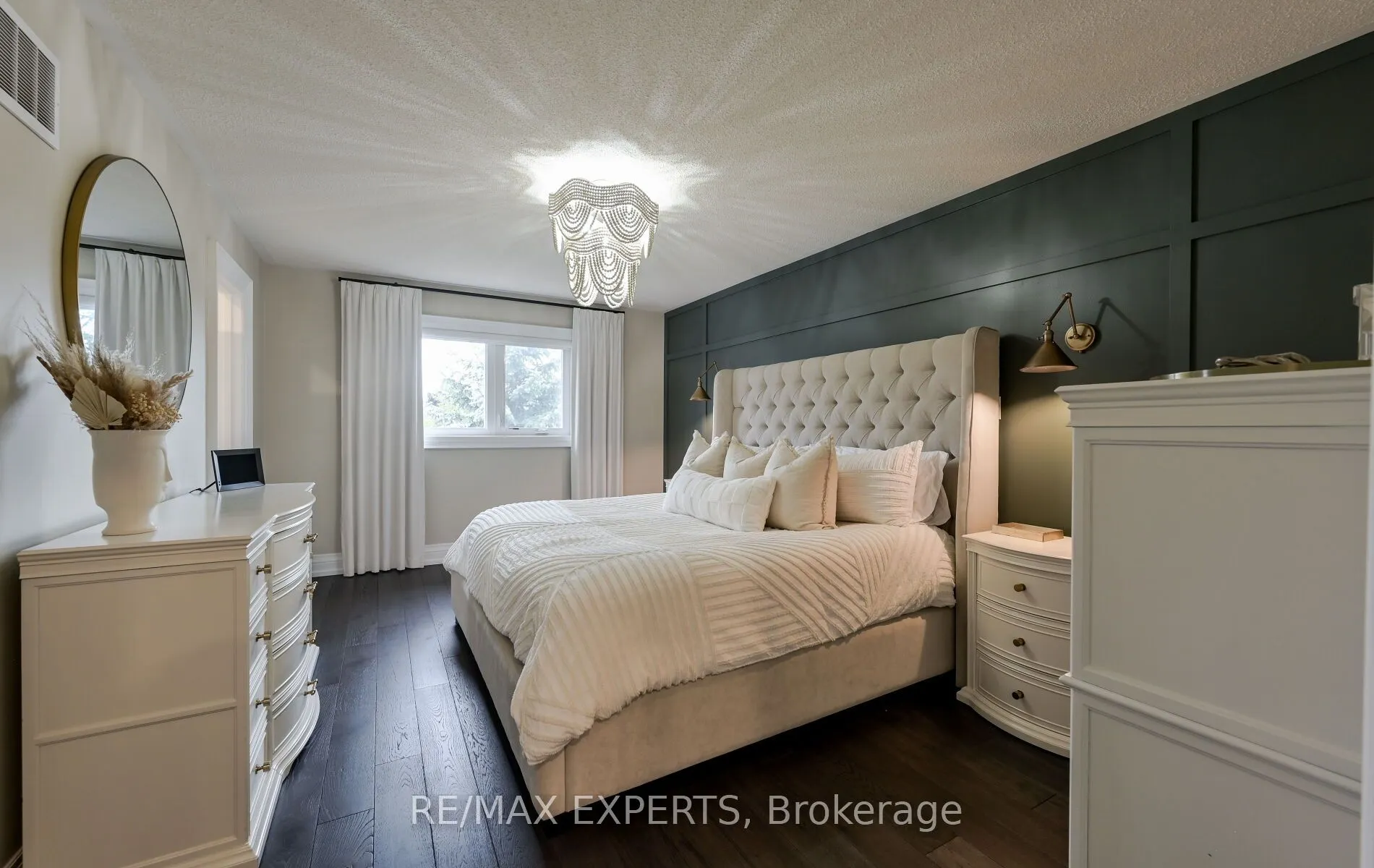 33 Emily Carr Crescent, #Main