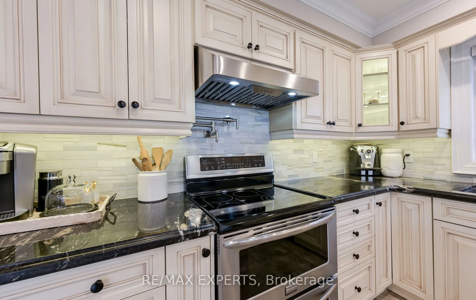 33 Emily Carr Crescent, #Main