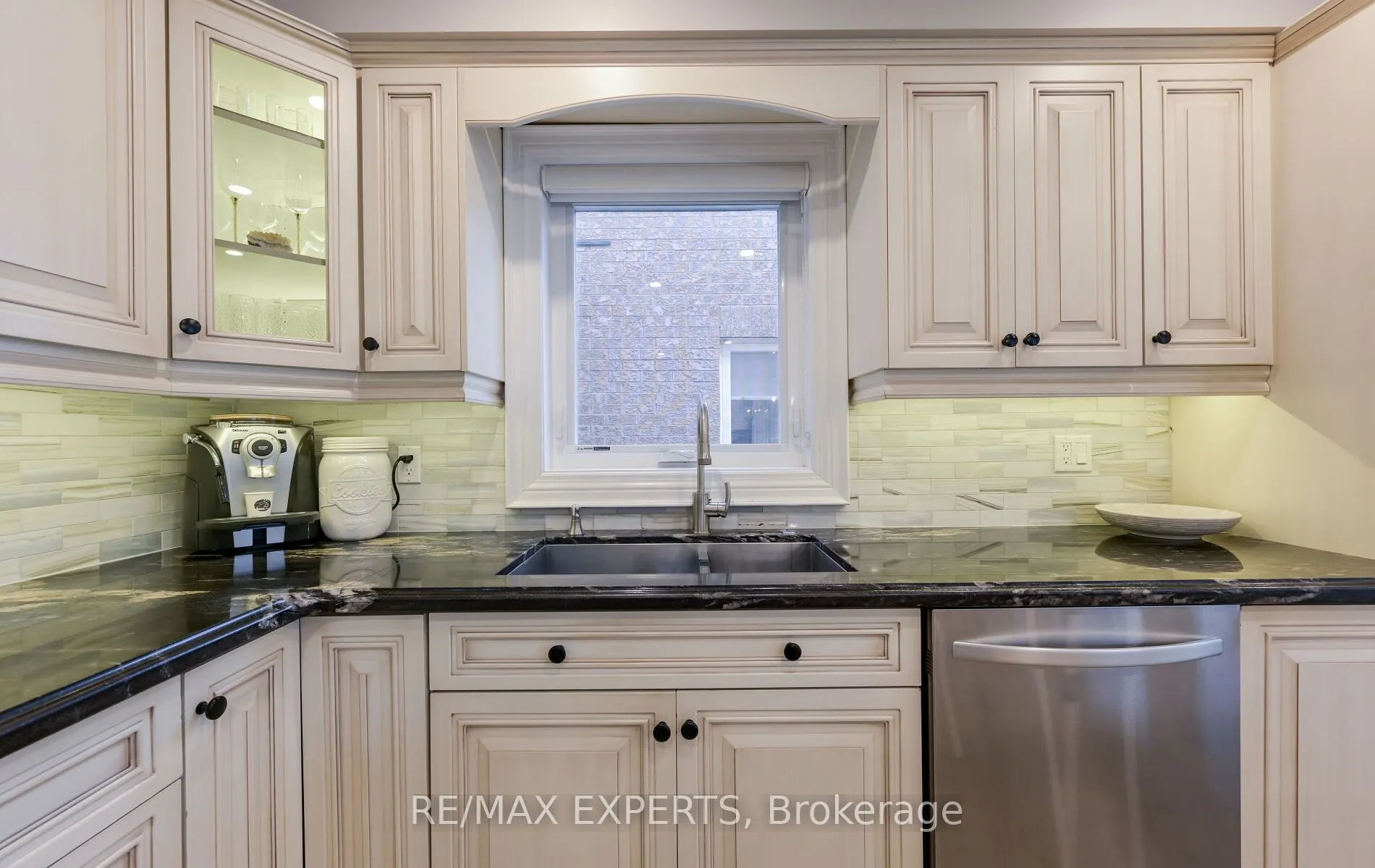 33 Emily Carr Crescent, #Main