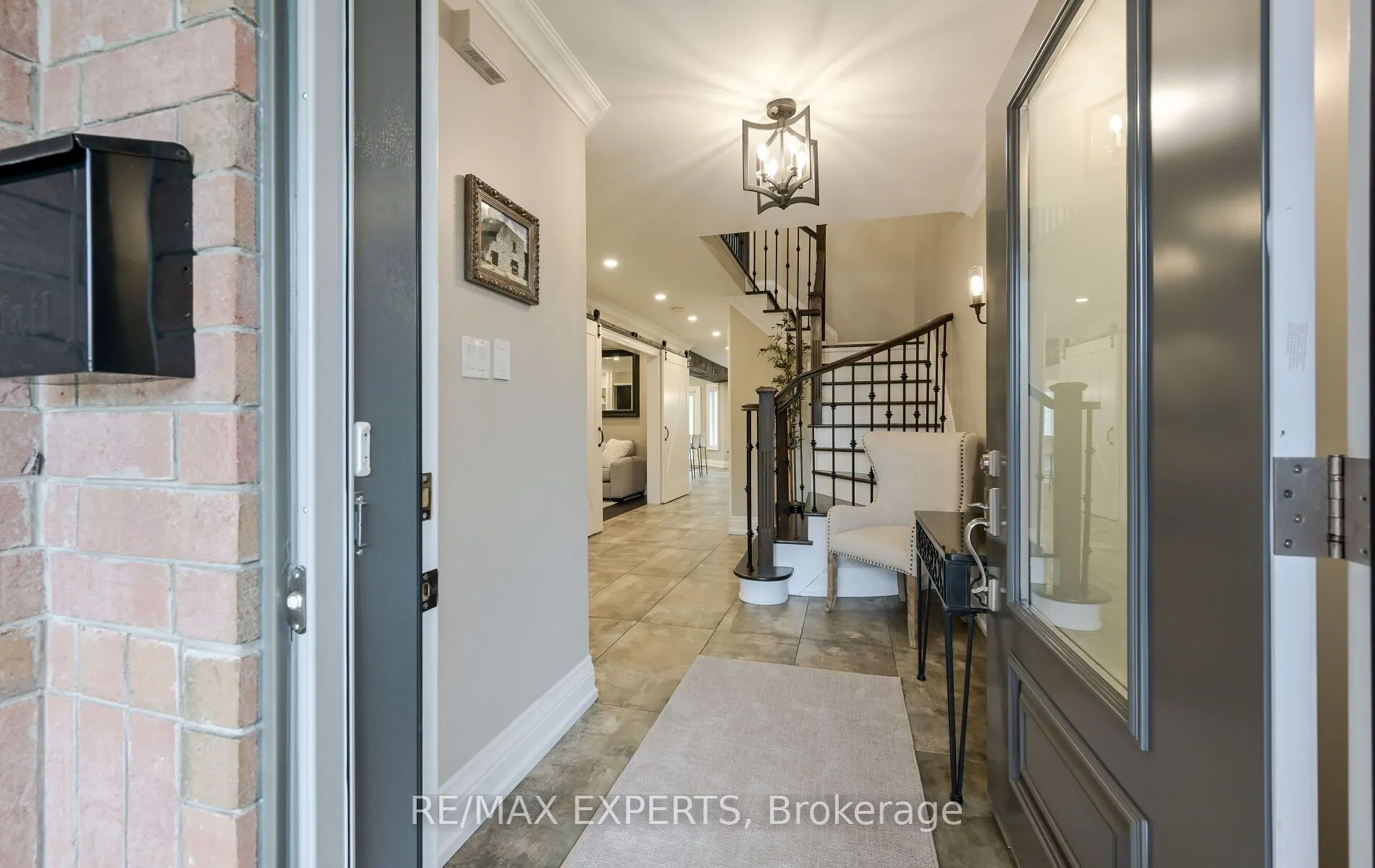 33 Emily Carr Crescent, #Main