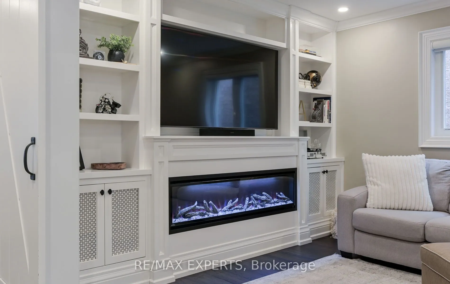 33 Emily Carr Crescent, #Main